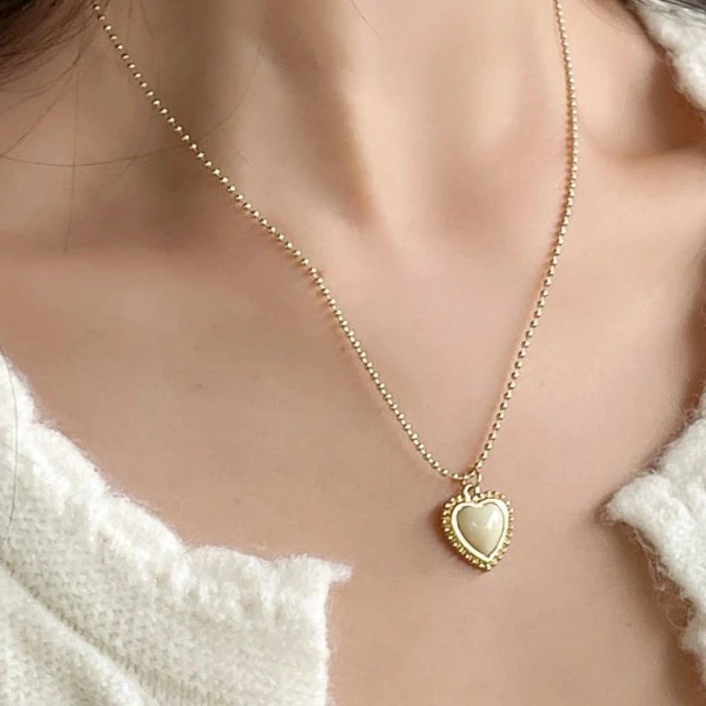 NWOT Gold Color Chain Heart Charm / Pendant Necklace For Her